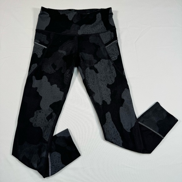 Athleta Pants - Athleta Reflective Relay Capri Legging Womens Size XXS Black Camo Zipper Pocket